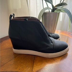 Linea Apolo/ Felicia Leather Platform Wedge Skeaker bootie, US 7.5 Black